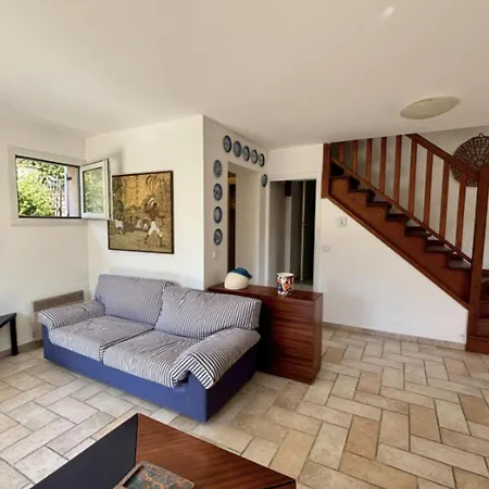 Charming House With Balcony And Garden Tatil Evi