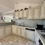 Ferienhaus Charming House With Balcony And Garden *