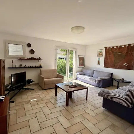 Charming House With Balcony And Garden Antibes