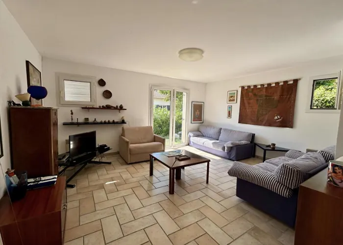 Charming House With Balcony And Garden Antibes