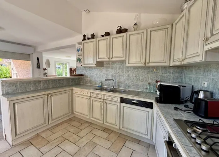 Casa de Férias Charming House With Balcony And Garden *